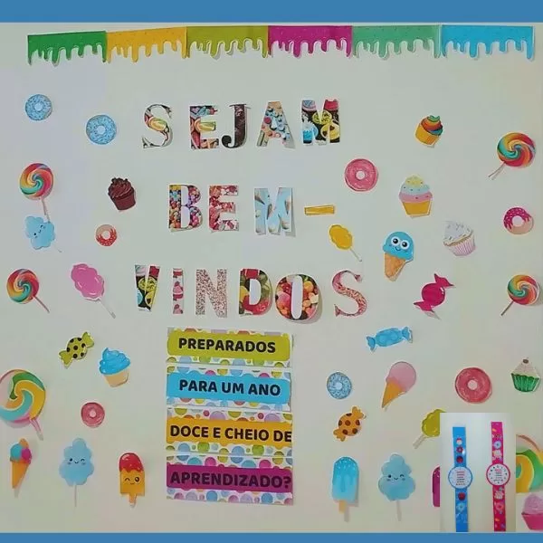 🍭 Painel Volta às Aulas + Relógio Lembrancinha – Tema Doces 🍬